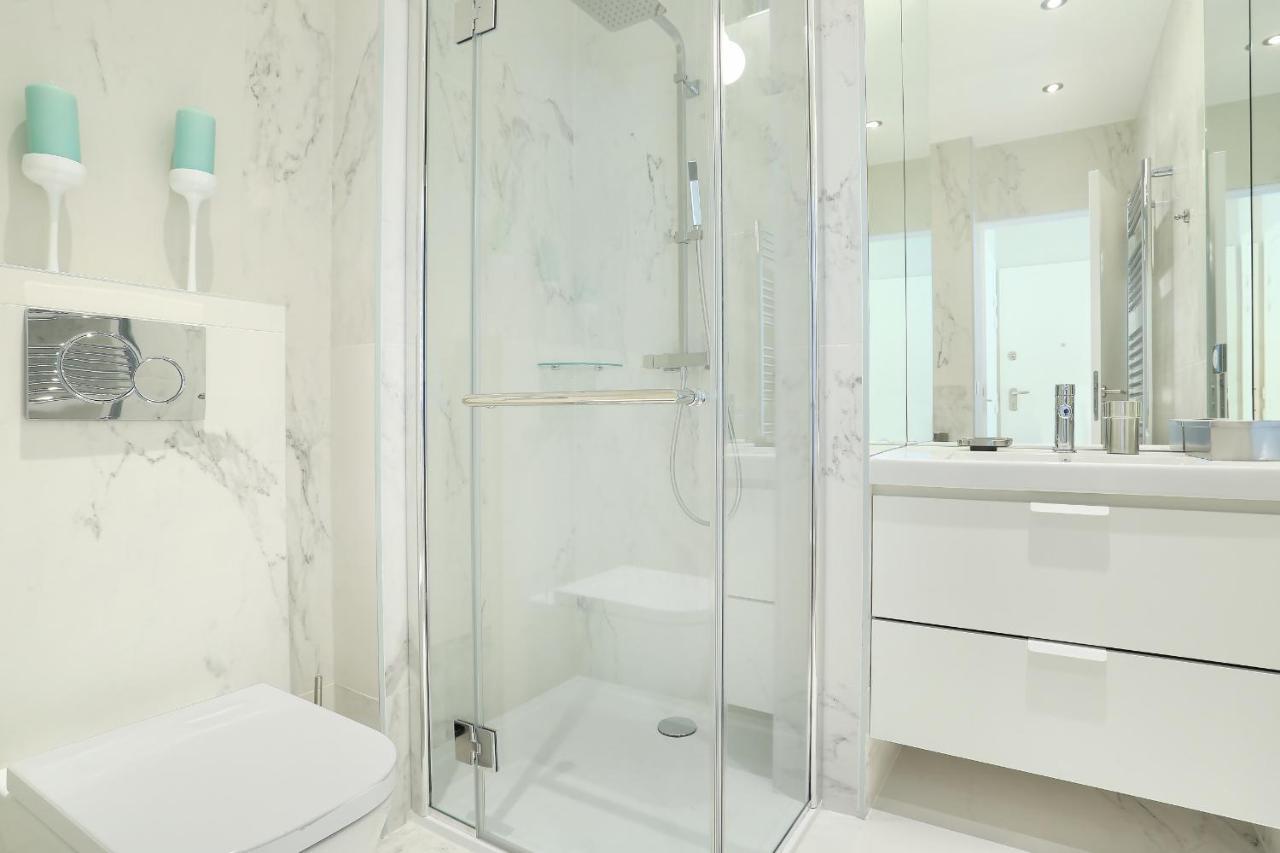 Studio Eiffel Tower By Studio Prestige Paris Bagian luar foto